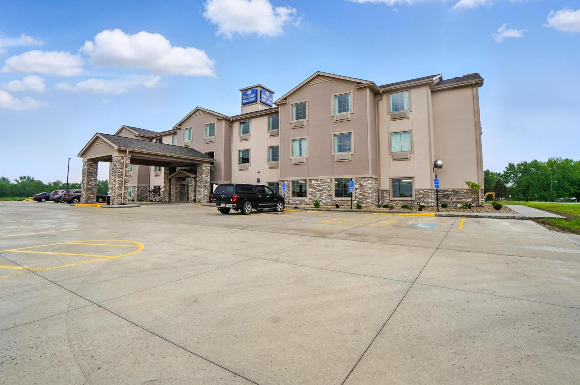 Cobblestone Hotel & Suites - Russells Point At Indian Lake Exterior foto
